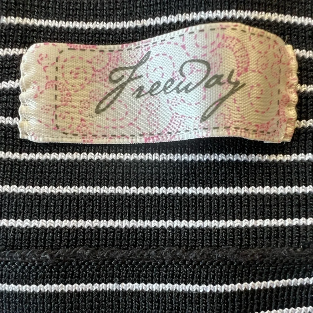 Freestyle skirt black white mini striped small
